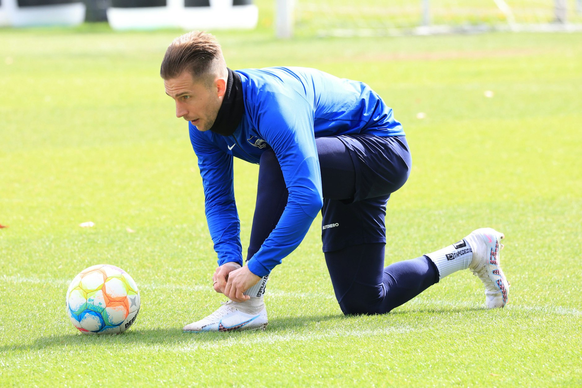 Nein, die Töppen werden noch nicht an den Nagel gehängt. Herthas Oldie Peter Pekarik will noch ein Jahr weiterspielen.&nbsp;