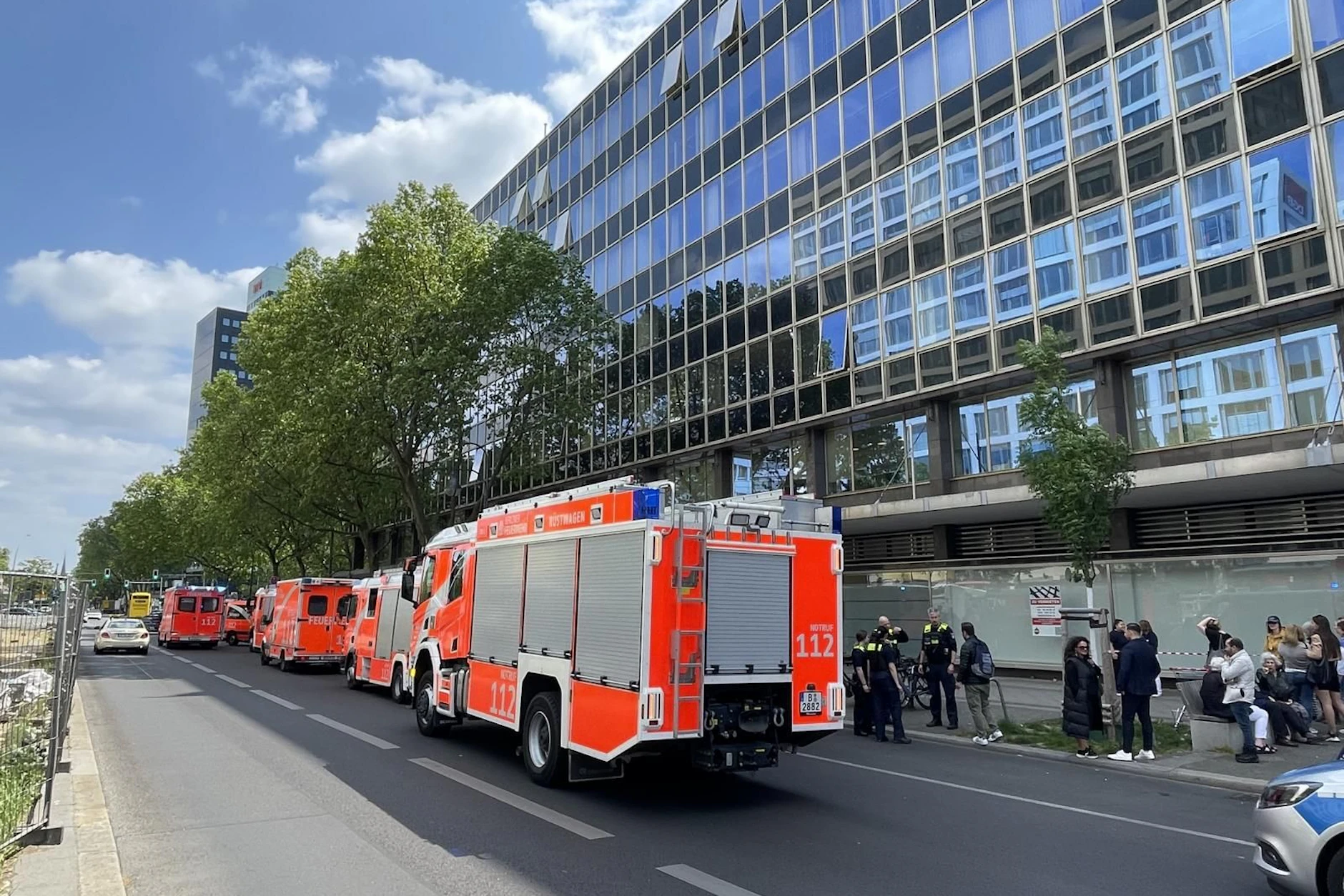 Rettungskräfte am Unfallort in Schöneberg