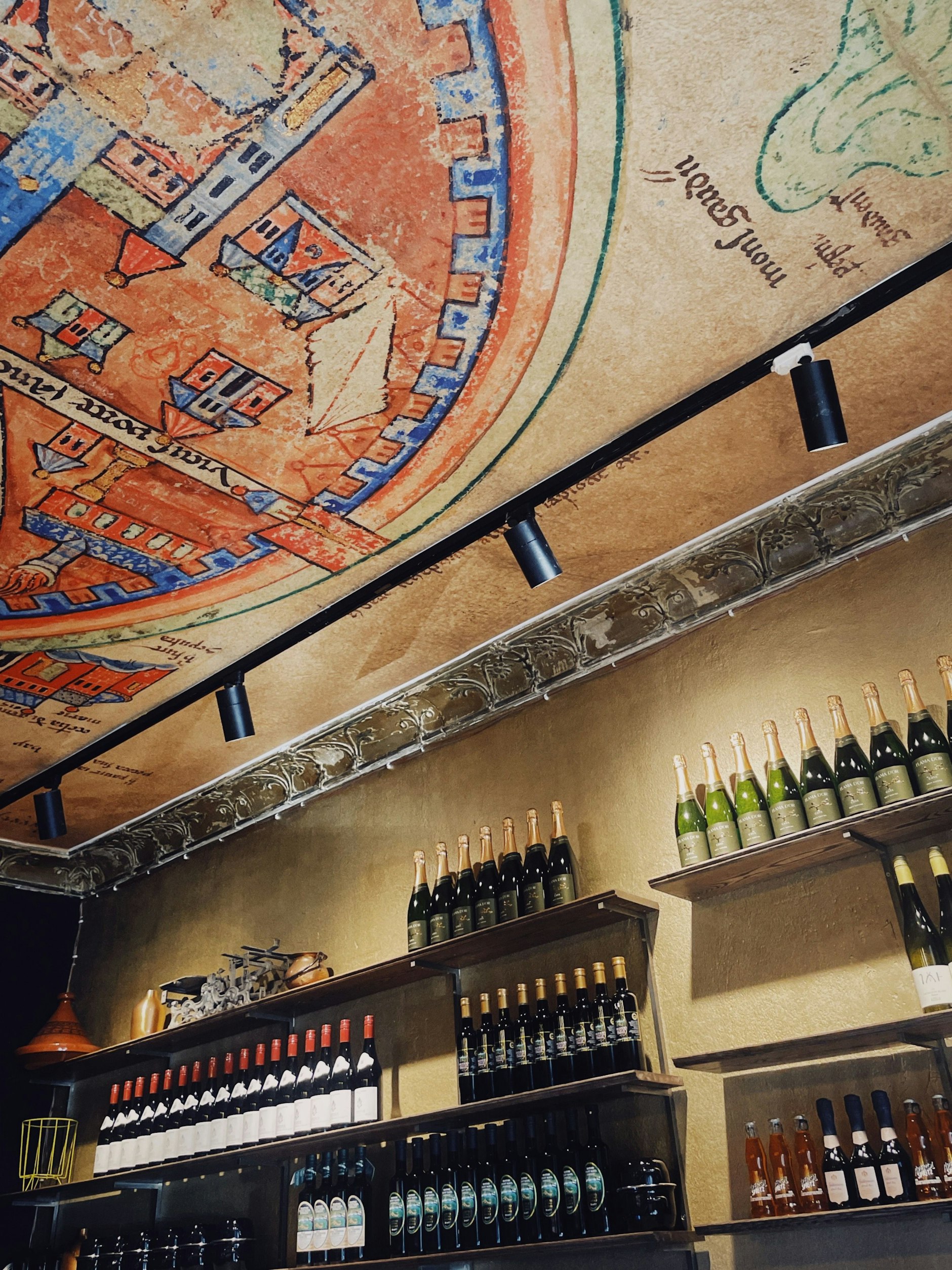 Unverzichtbare Begleiter auch in der Muschelbar: Champagner und Weine