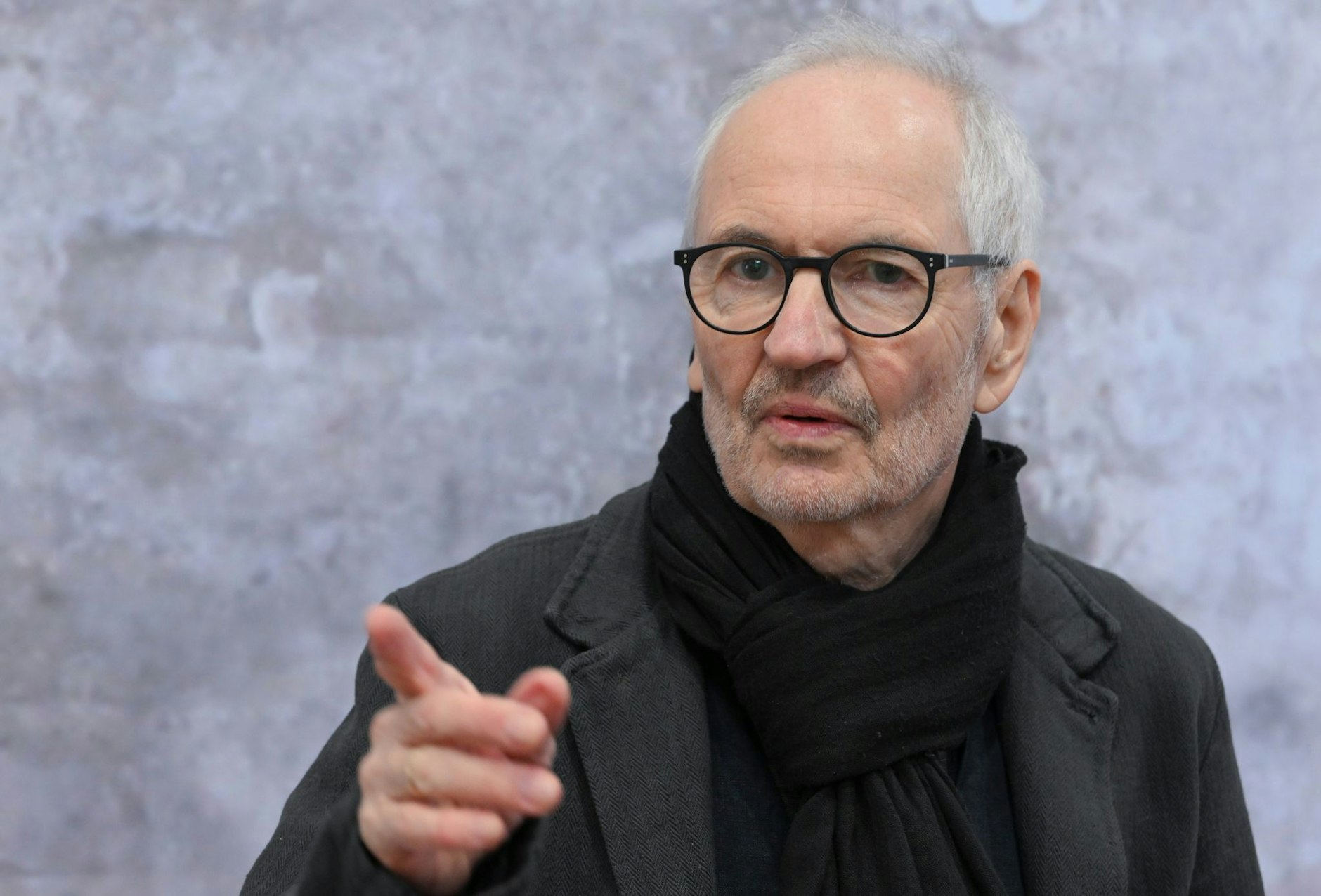 ARCHIV - Eugen Ruge legt mit «Pompeji» einen Roman vor, der auch Fragen an die Gegenwart stellt.