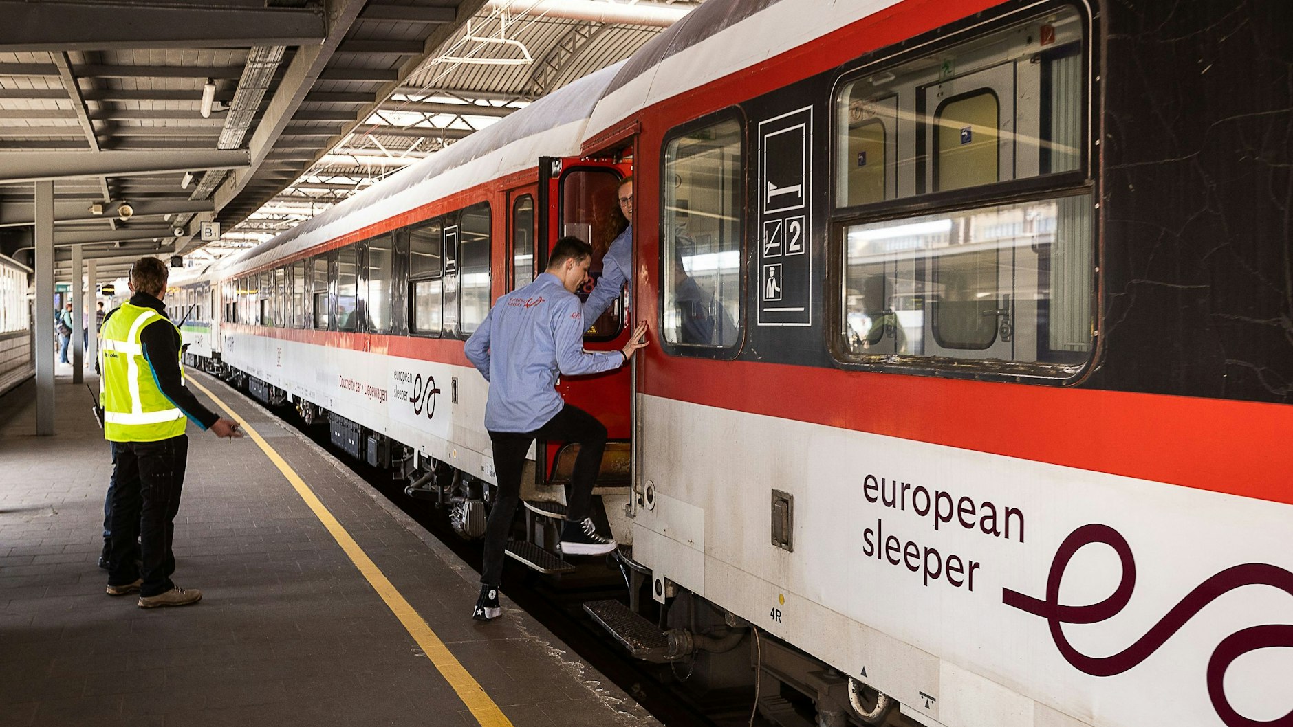 Nachtzug European Sleeper am 26. Mai 2023 bei der Abfahrt in Brüssel 
