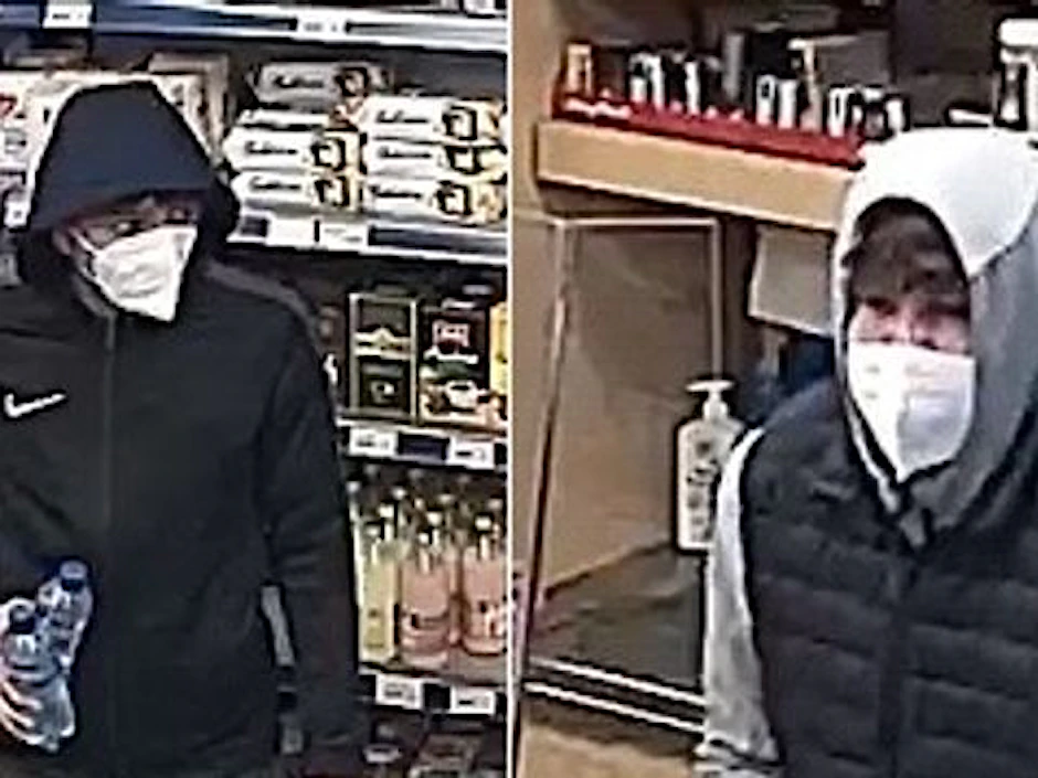 Diese beiden haben eine Tankstelle überfallen. Jetzt fahndet die Polizei öffentlich nach ihnen.