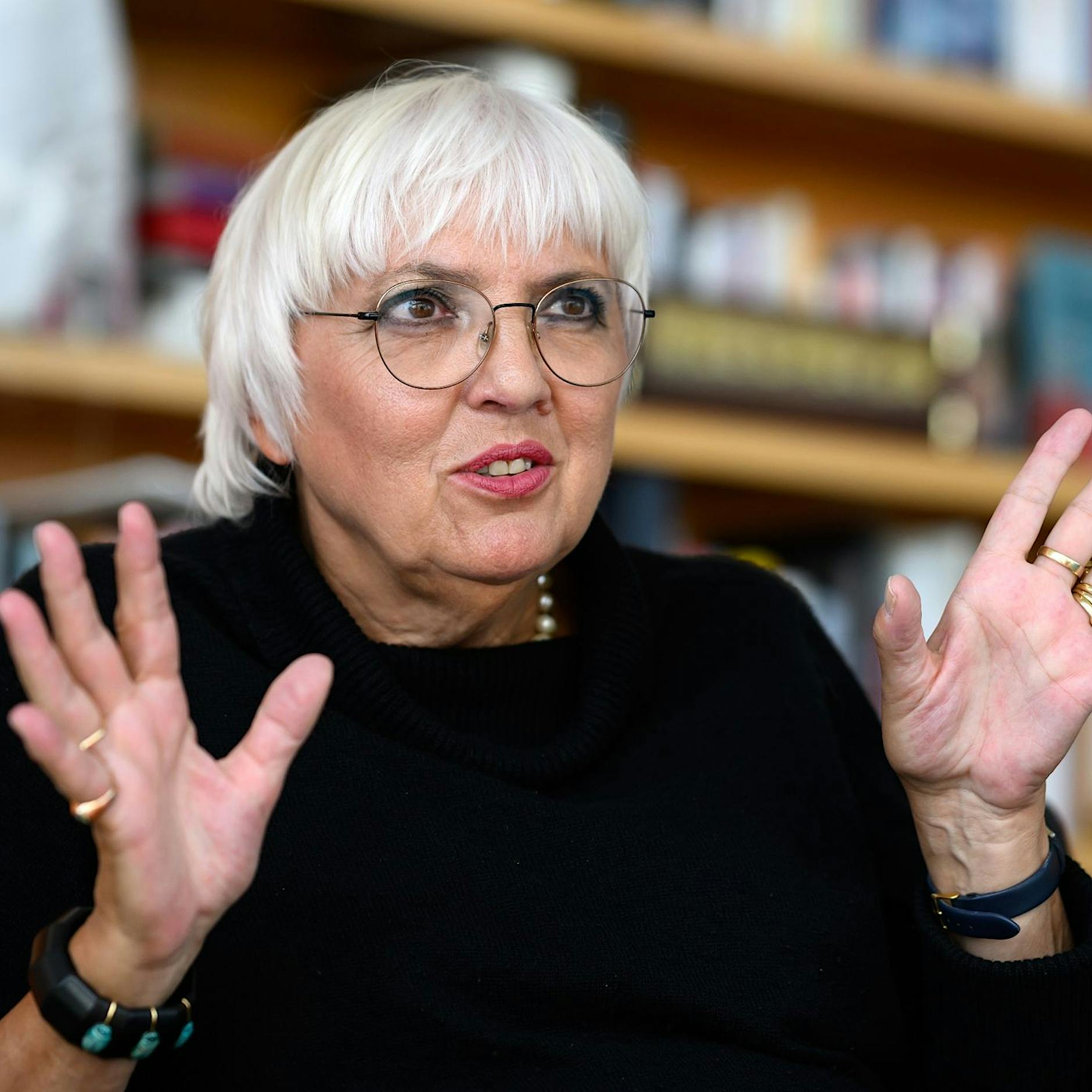 „Nicht in unserem Namen“: Jüdische Kulturvertreter stellen sich hinter Claudia Roth