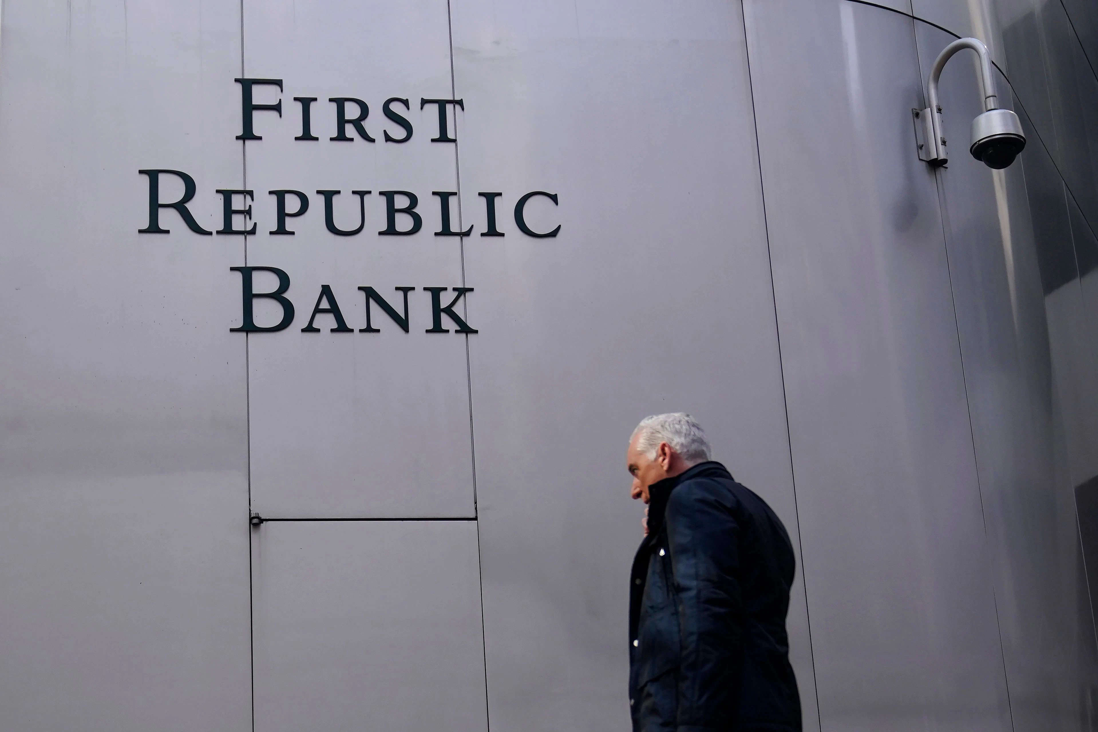 Eine Bankfiliale der First Pepublic Bank in San Francisco