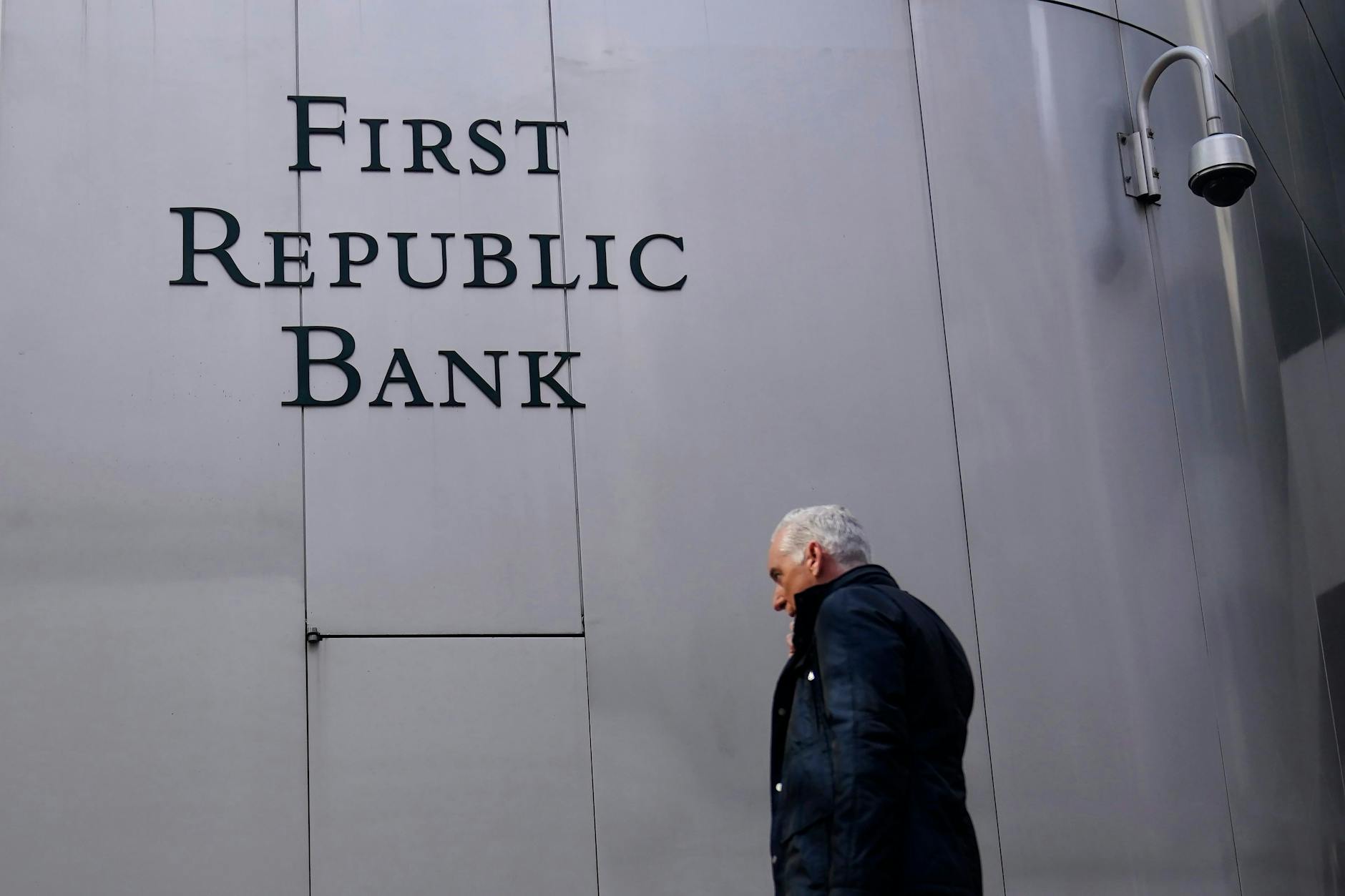 Eine Bankfiliale der First Pepublic Bank in San Francisco