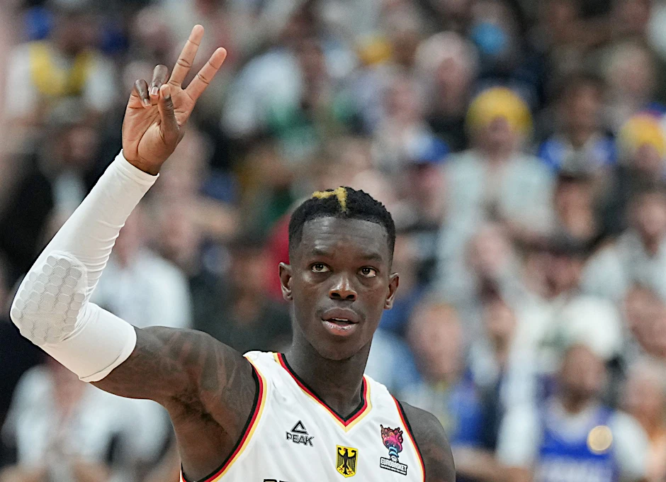 ARCHIV - Basketball-Nationalspieler Dennis Schröder ist der Star im DBB-Team.  