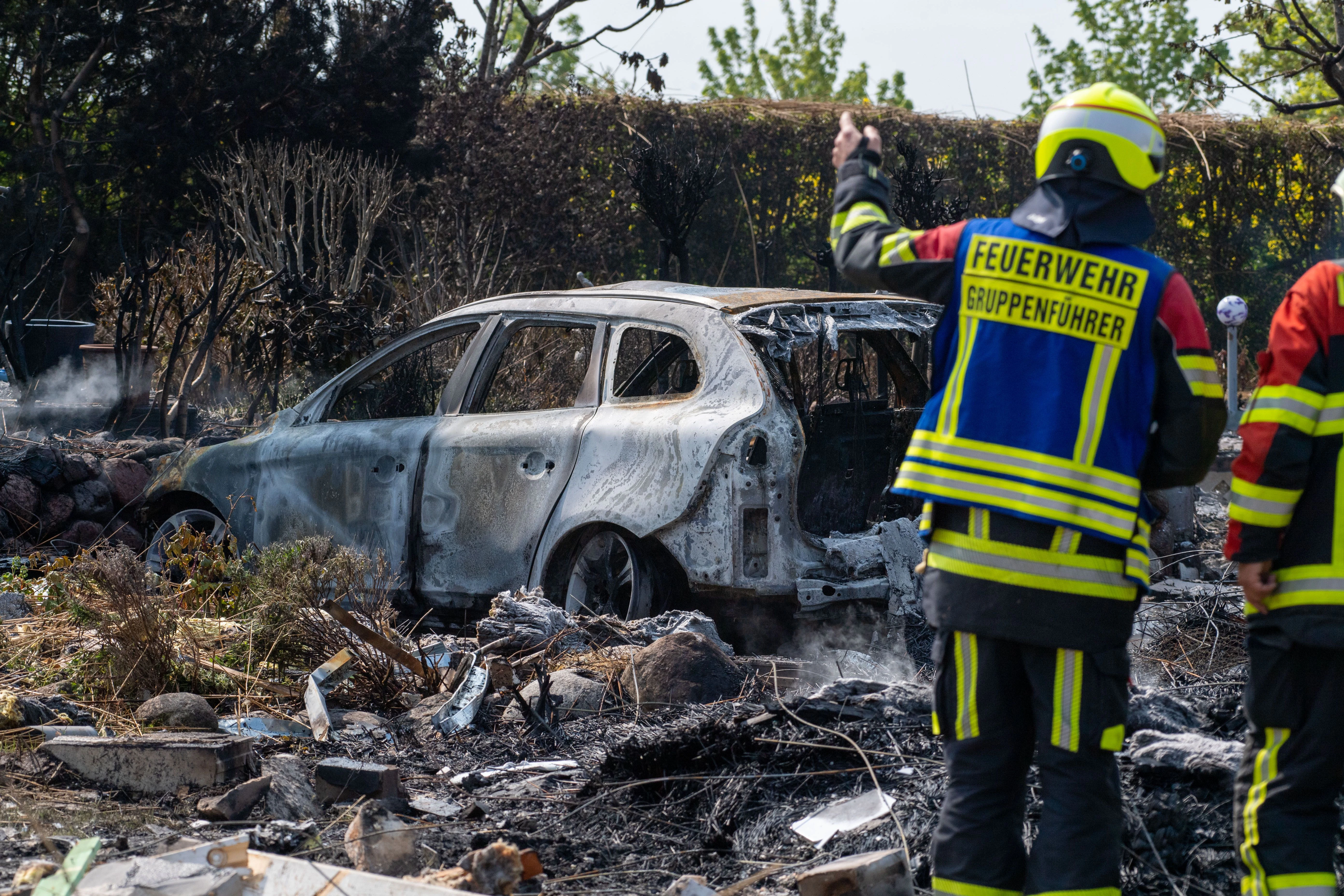 Putgarten: Die Feuerwehr steht am Brandort.&nbsp;