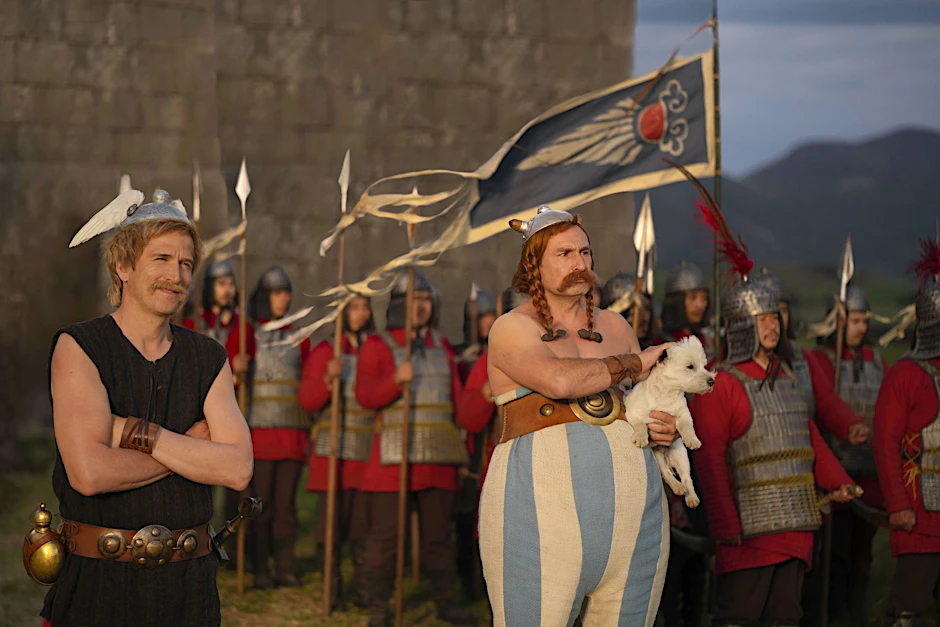 HANDOUT - Guillaume Canet (l) als Asterix und Gilles Lellouche (r) als Obelix.  