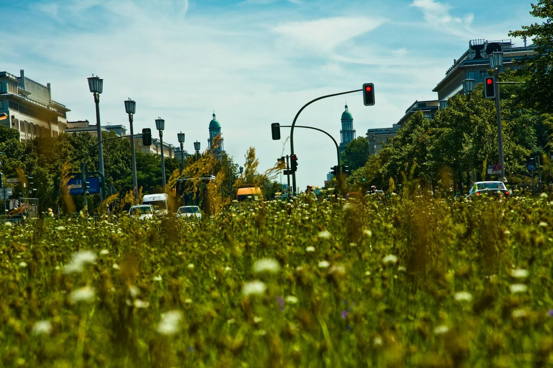„Im symmetrischen Rauschen einer Wiese wird das Grübeln verschluckt.“