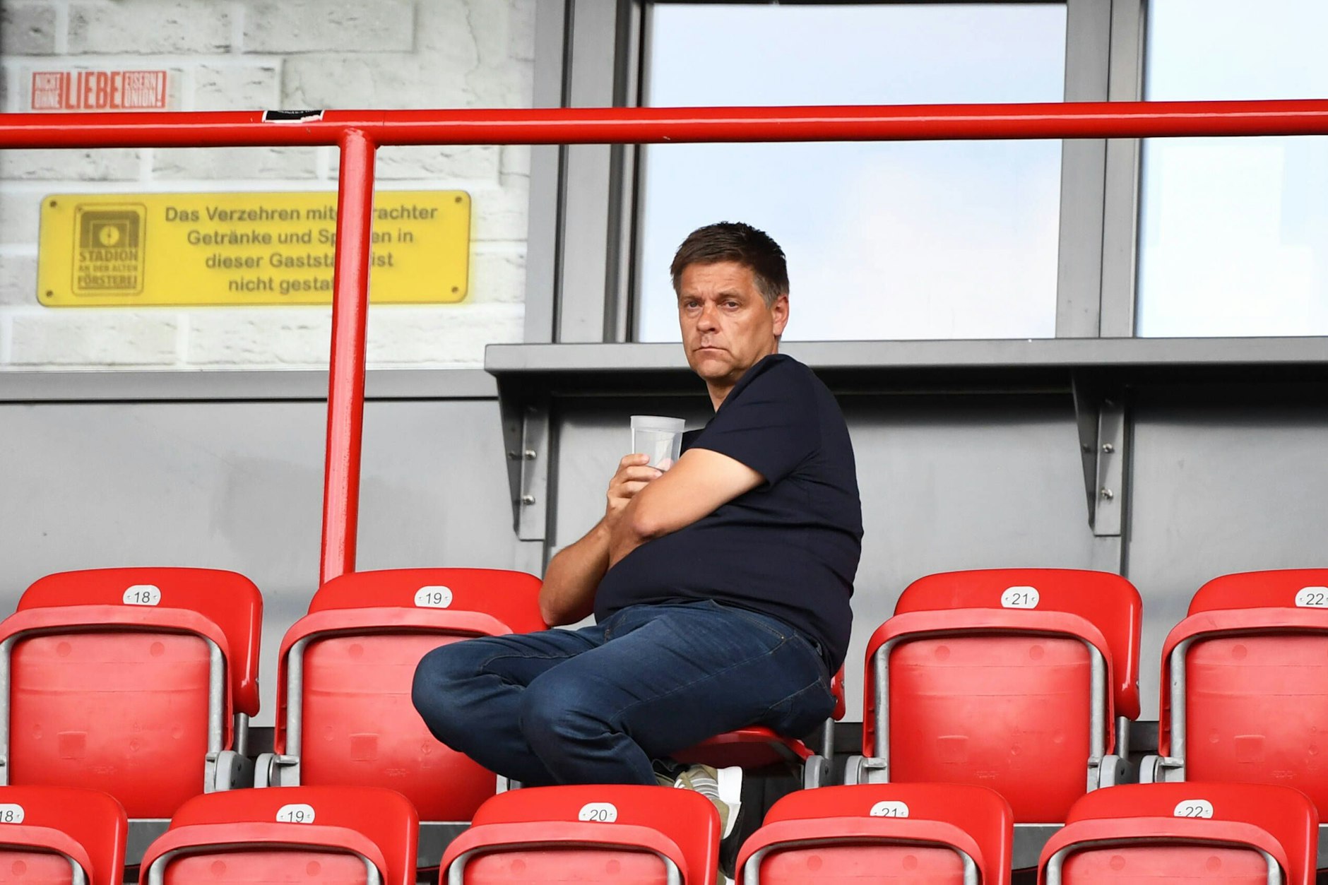 Ist bei Spielen des 1. FC Union eher angespannt: Manager Oliver Ruhnert.