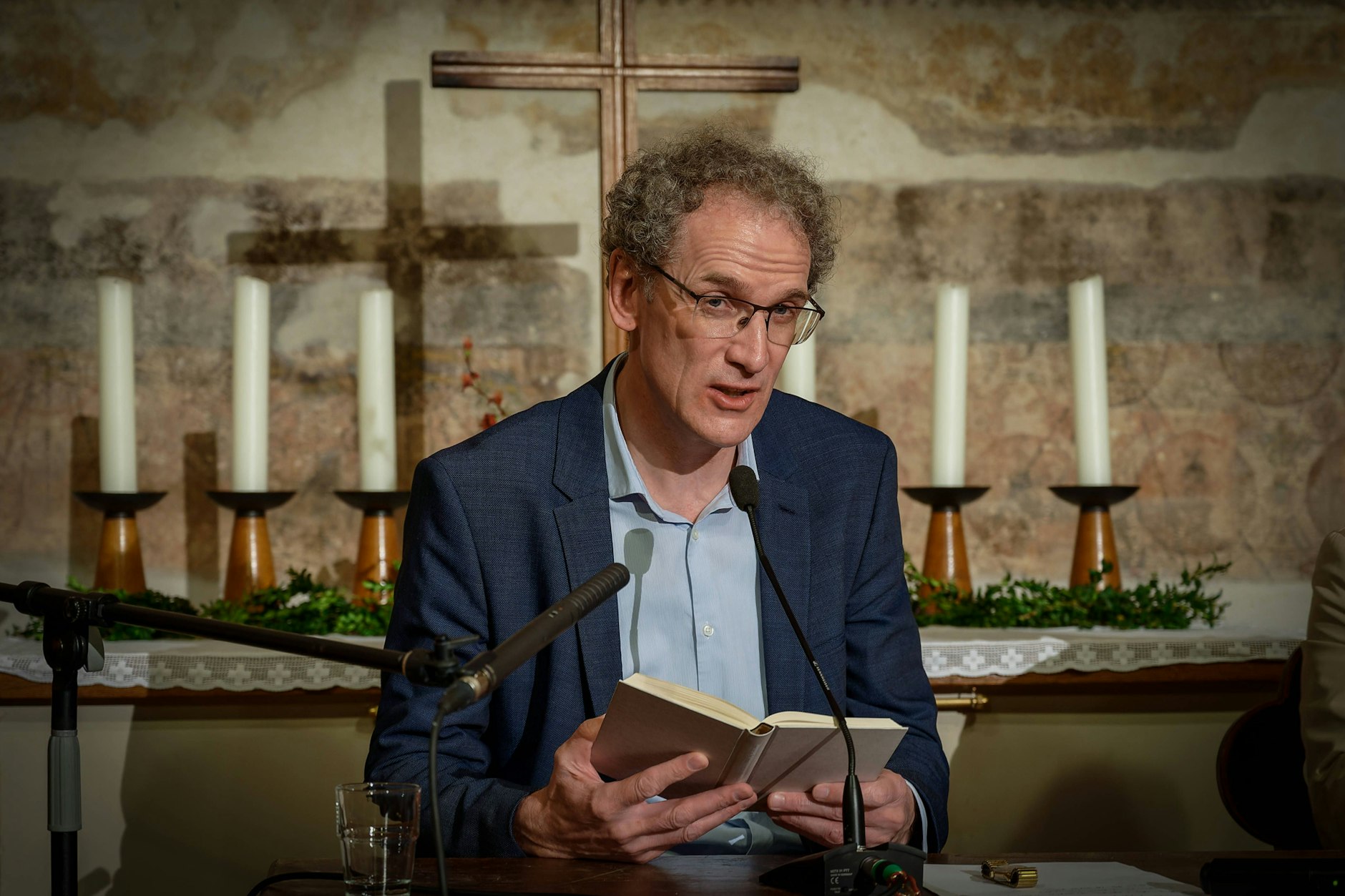 Dirk Oschmann bei einer Lesung in Potsdam