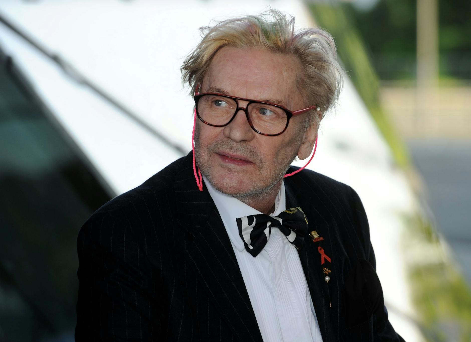 ARCHIV - Schauspieler Helmut Berger bei einer Preisverleihung im Jahr 2013.