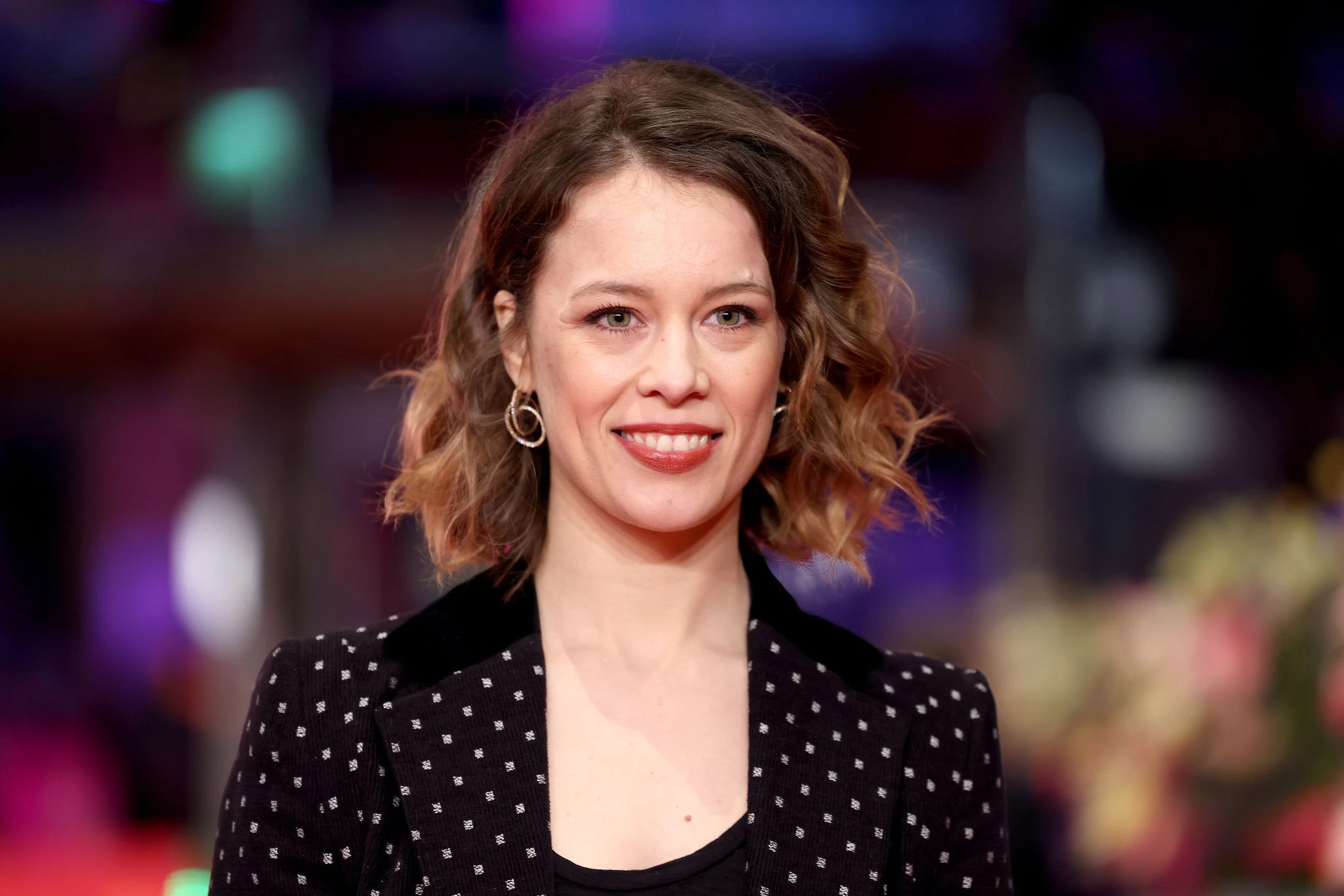 ARCHIV - Schauspielerin Paula Beer freut sich ihren Job in der Jury in Cannes.  