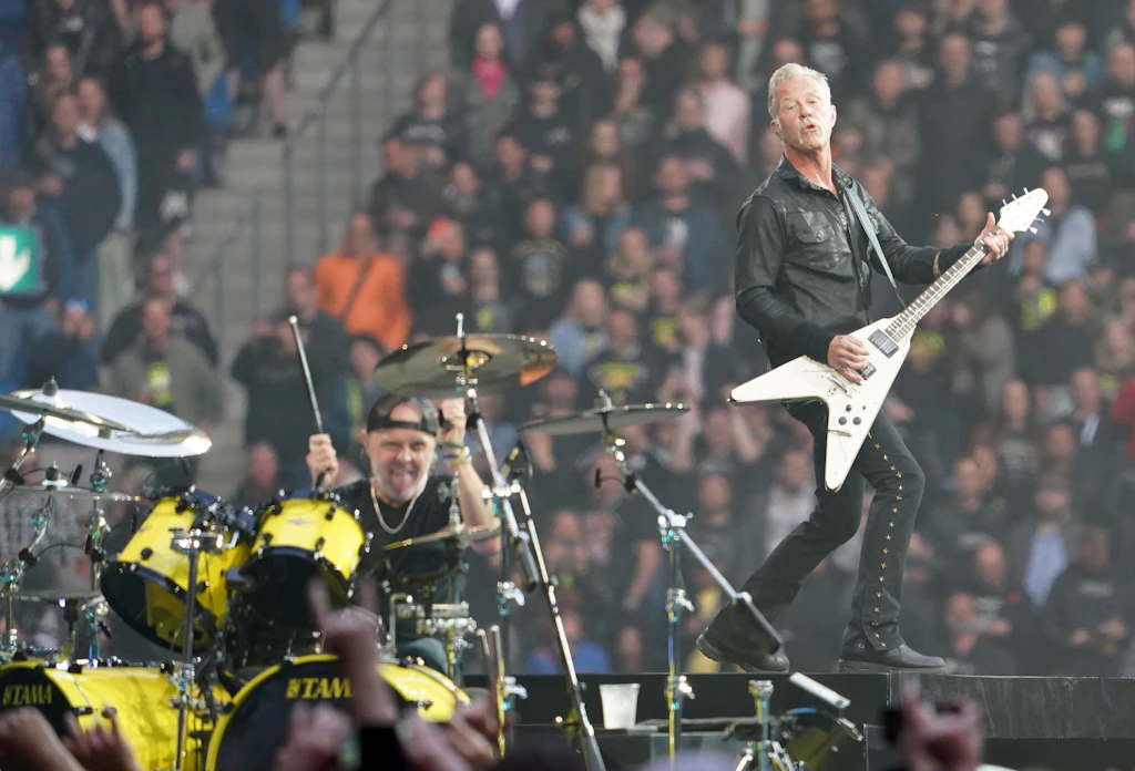 Glitzer, Feuer, Nagellack und Macho: Wie war das Metallica-Konzert in Hamburg?