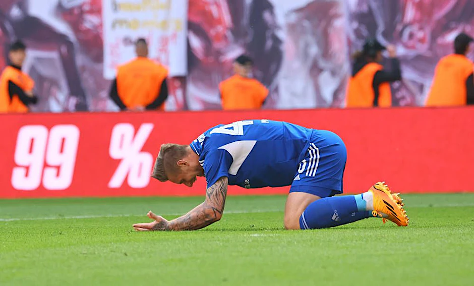 Sebastian Polter muss mit Schalke in die Zweite Liga.