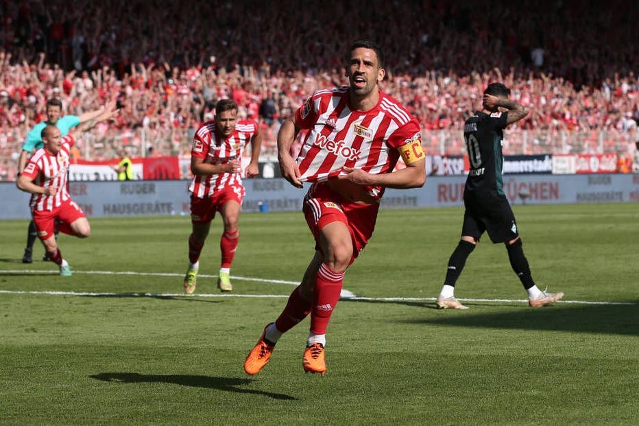 Rani Khedira bejubelt seinen Siegtreffer zum 1:0.