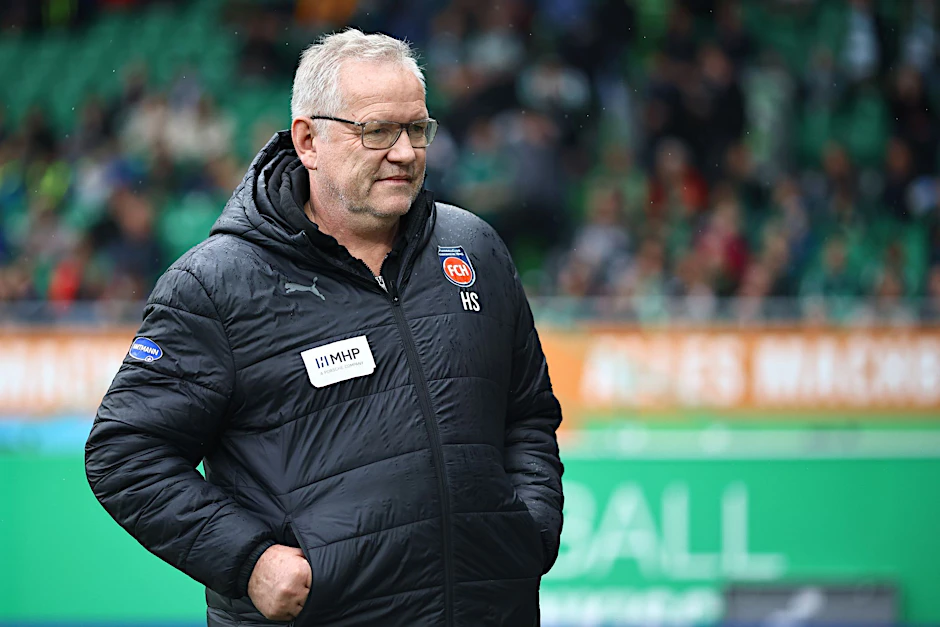ARCHIV - Holger Sanwald könnte am Sonntag mit dem 1. FC Heidenheim erstmals in die Bundesliga aufsteigen.  