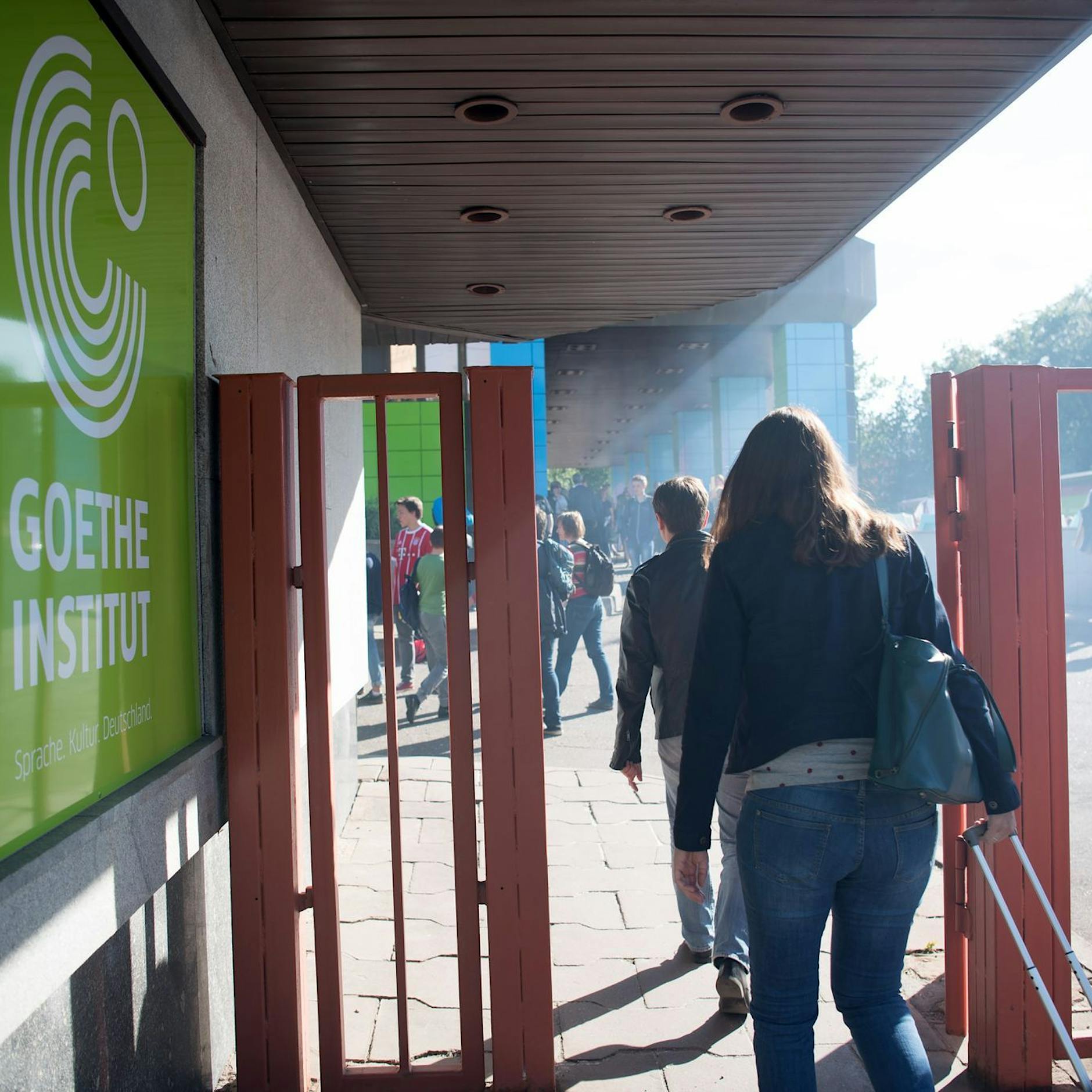 Viele Diplomaten und Lehrer: Hunderte Deutsche müssen raus aus Russland