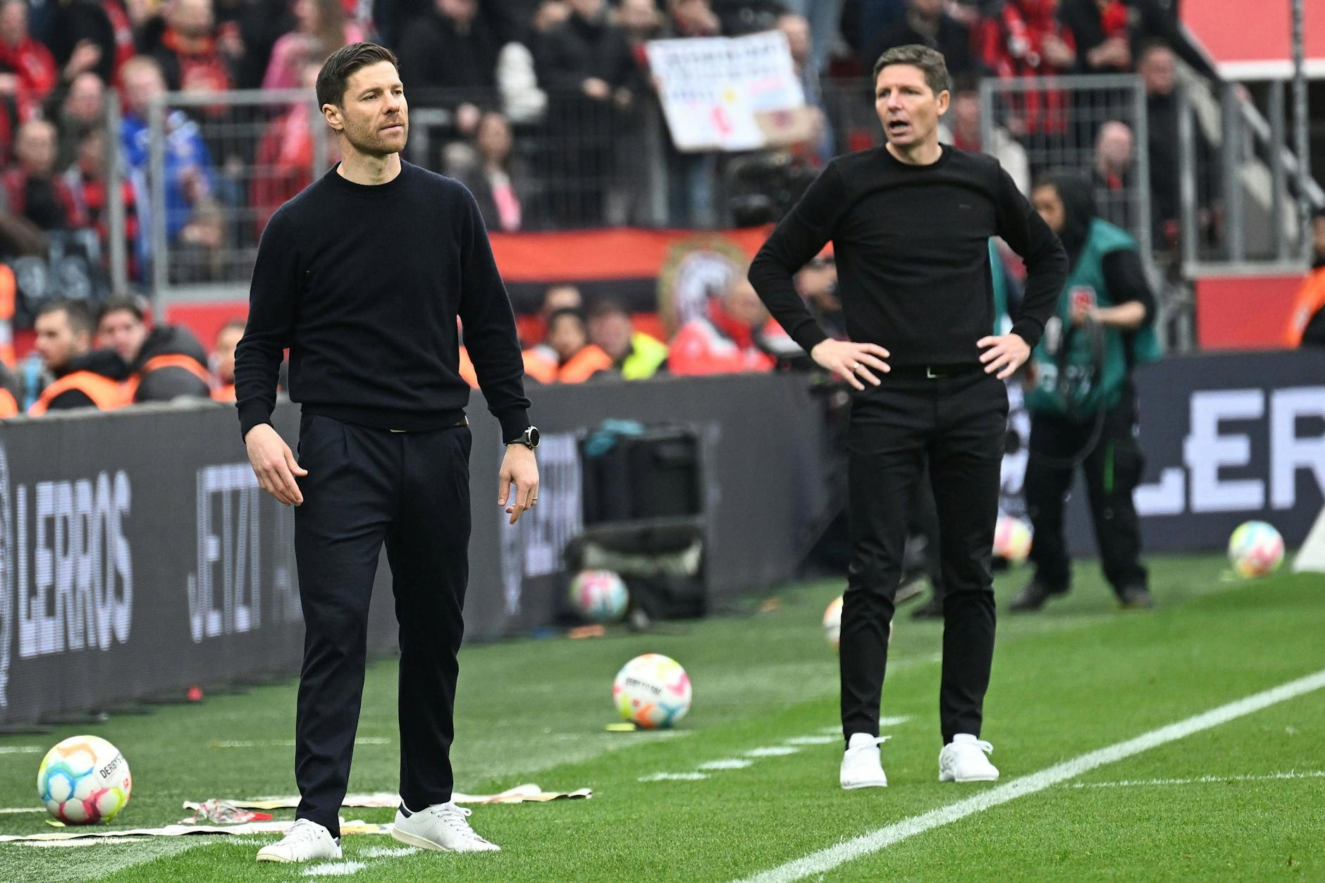 Leverkusens Trainer Xabi Alonso und Frankfurts Oliver Glasner sind die Nutznießer des Hertha-Siegs in Wolfsburg.