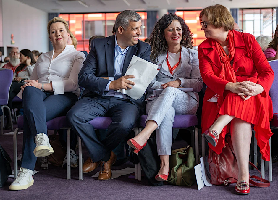 Franziska Giffey (l-r), Raed Saleh, Cansel Kiziltepe und Ina Czyborra nehmen am Landesparteitag teil.  