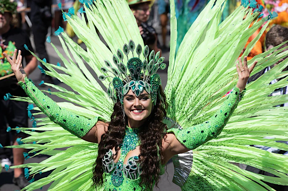 Große Straßenparty in Berlin-Kreuzberg: der Karneval der Kulturen