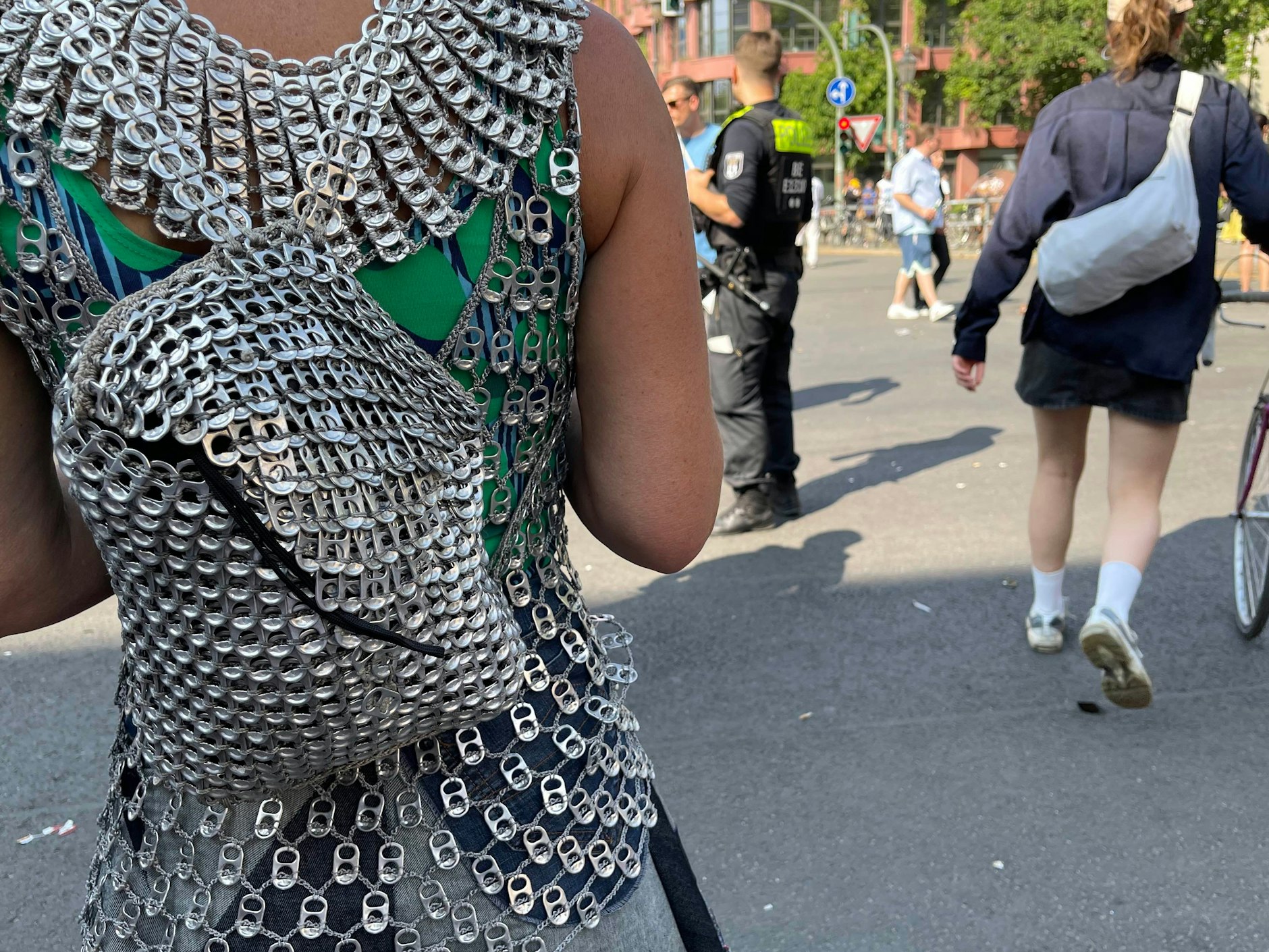 Wie viele Getränkedosen für diesen Look wohl geöffnet werden mussten?&nbsp;