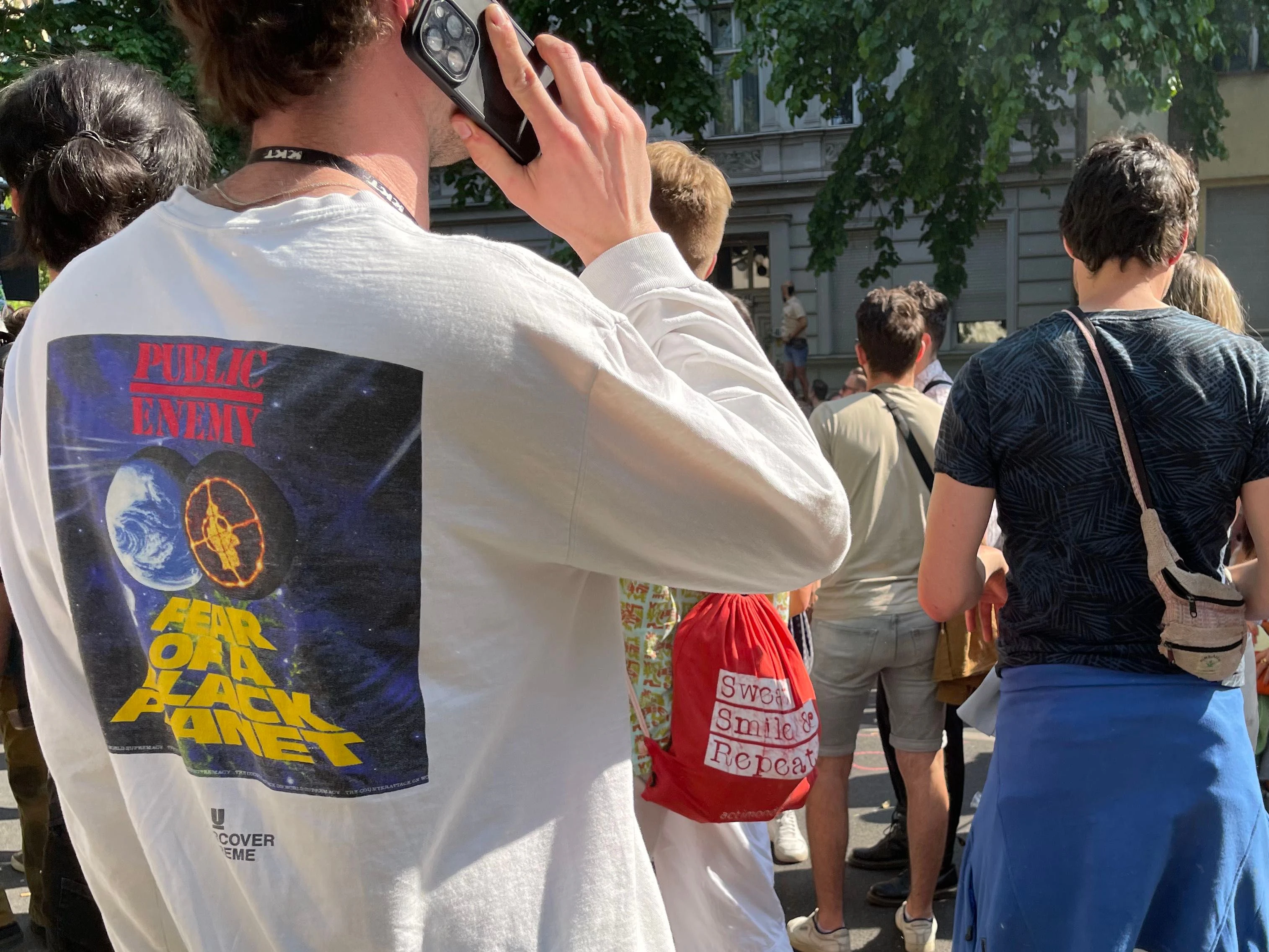Ein Rücken mit dem&nbsp; Album „Fear of Black Planet“ von Public Enemy aus dem Jahr 1990