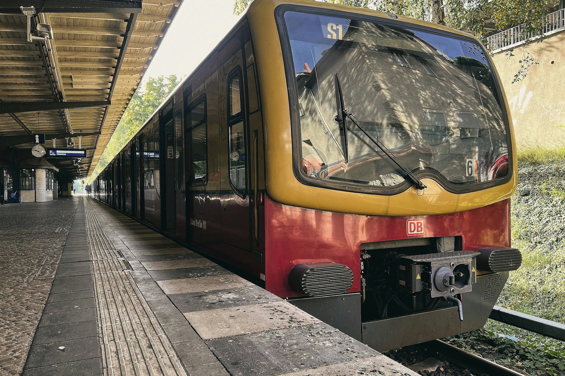 Ein Zug der S-Bahnlinie 1