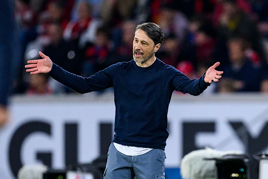 ARCHIV - Wolfsburgs Trainer Niko Kovac gestikuliert.  