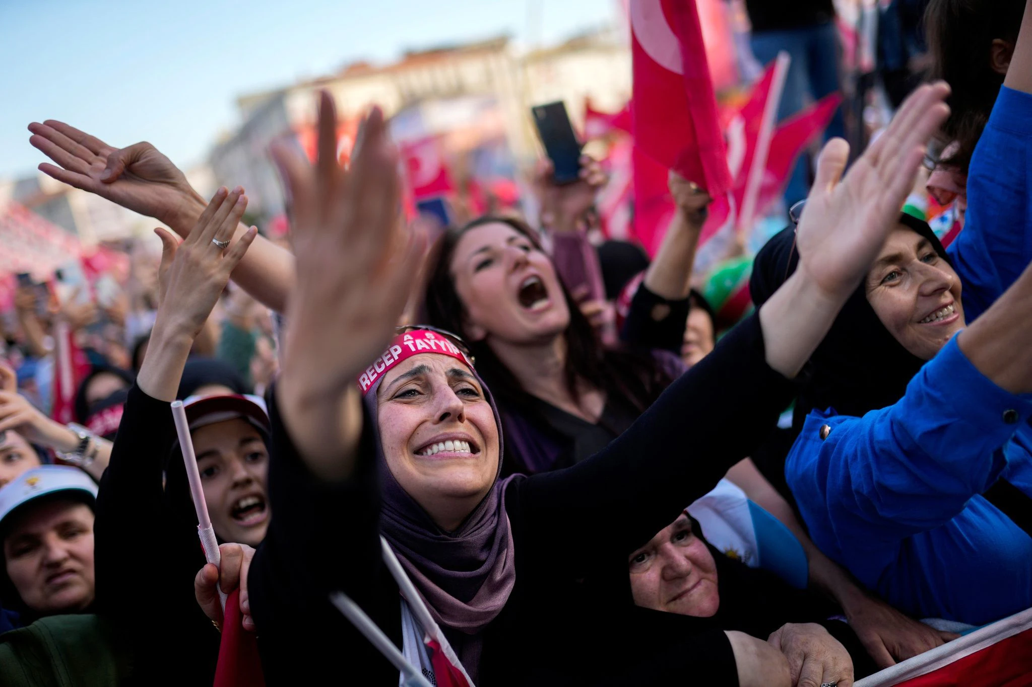 Anhänger des türkischen Präsidenten Recep Tayyip Erdogan auf einer Wahlkampfveranstaltung.  