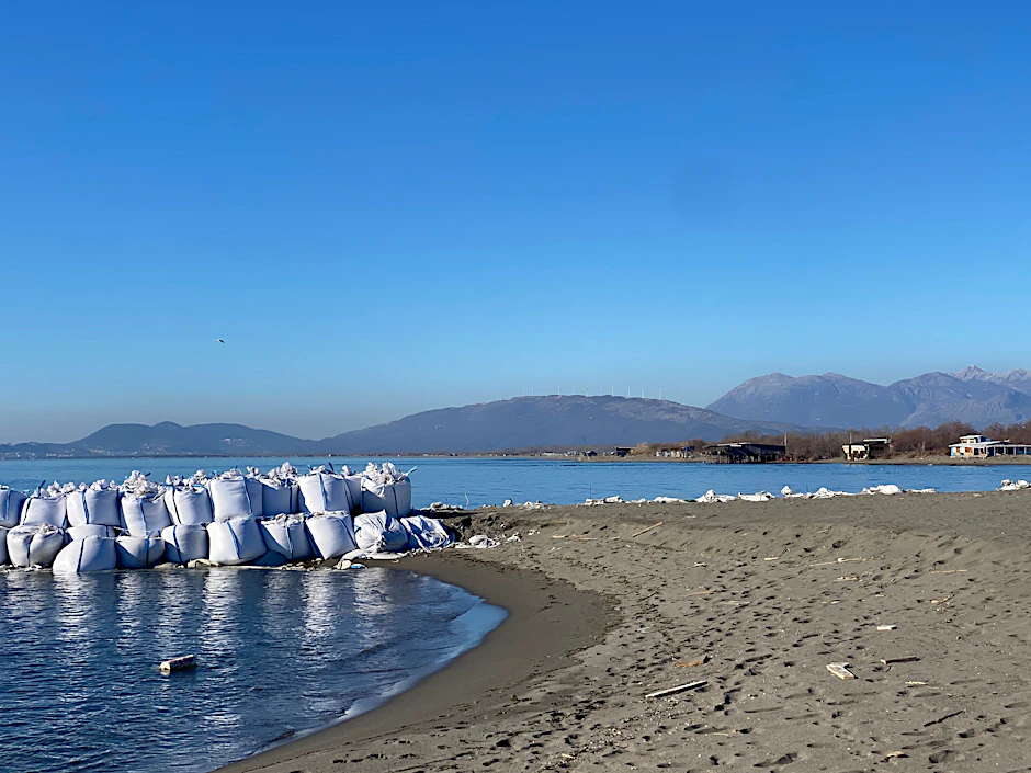 Die Insel Ada Bojana in Montenegro an der Grenze zu Albanien