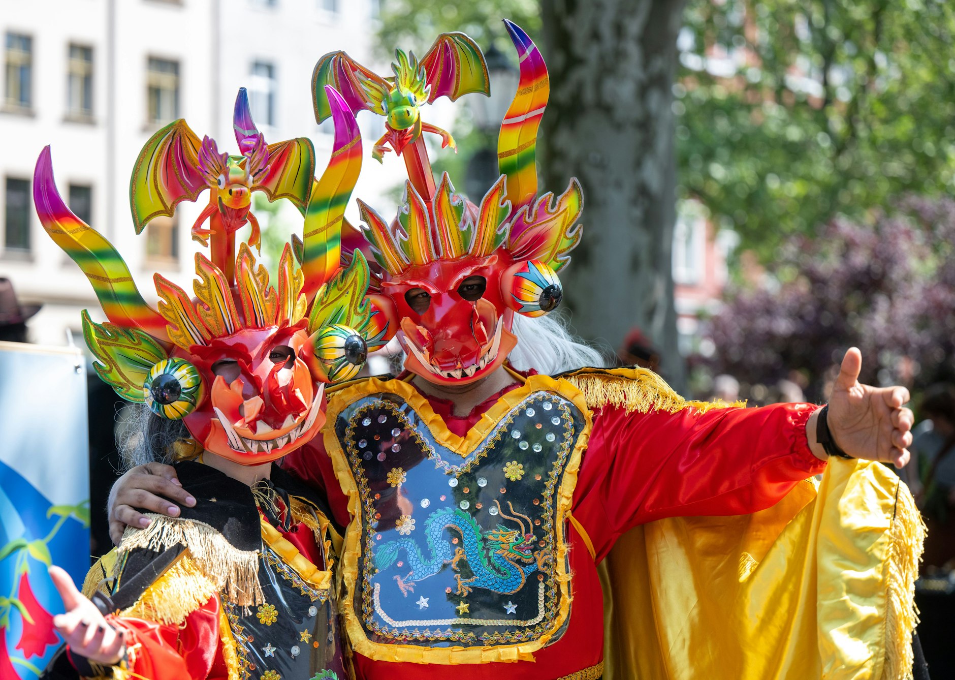 Chilenische Drachen auf dem Karneval der Kulturen. Mitglieder der Grupo Chile.