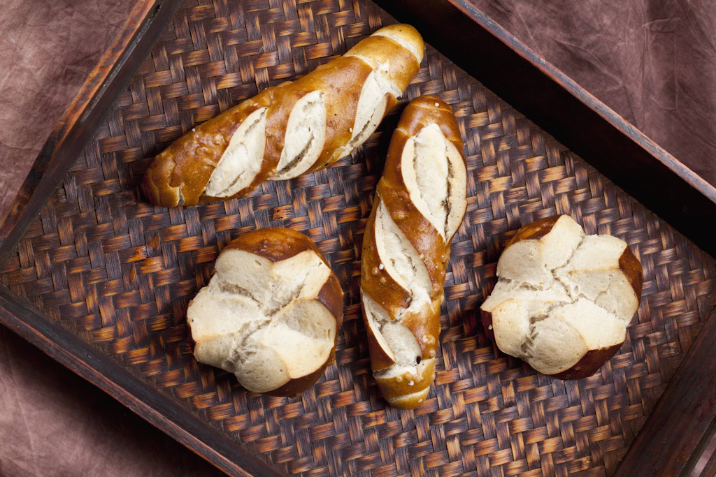 Schnelles Rezept für Laugenbrötchen – wie frisch vom Bäcker!
