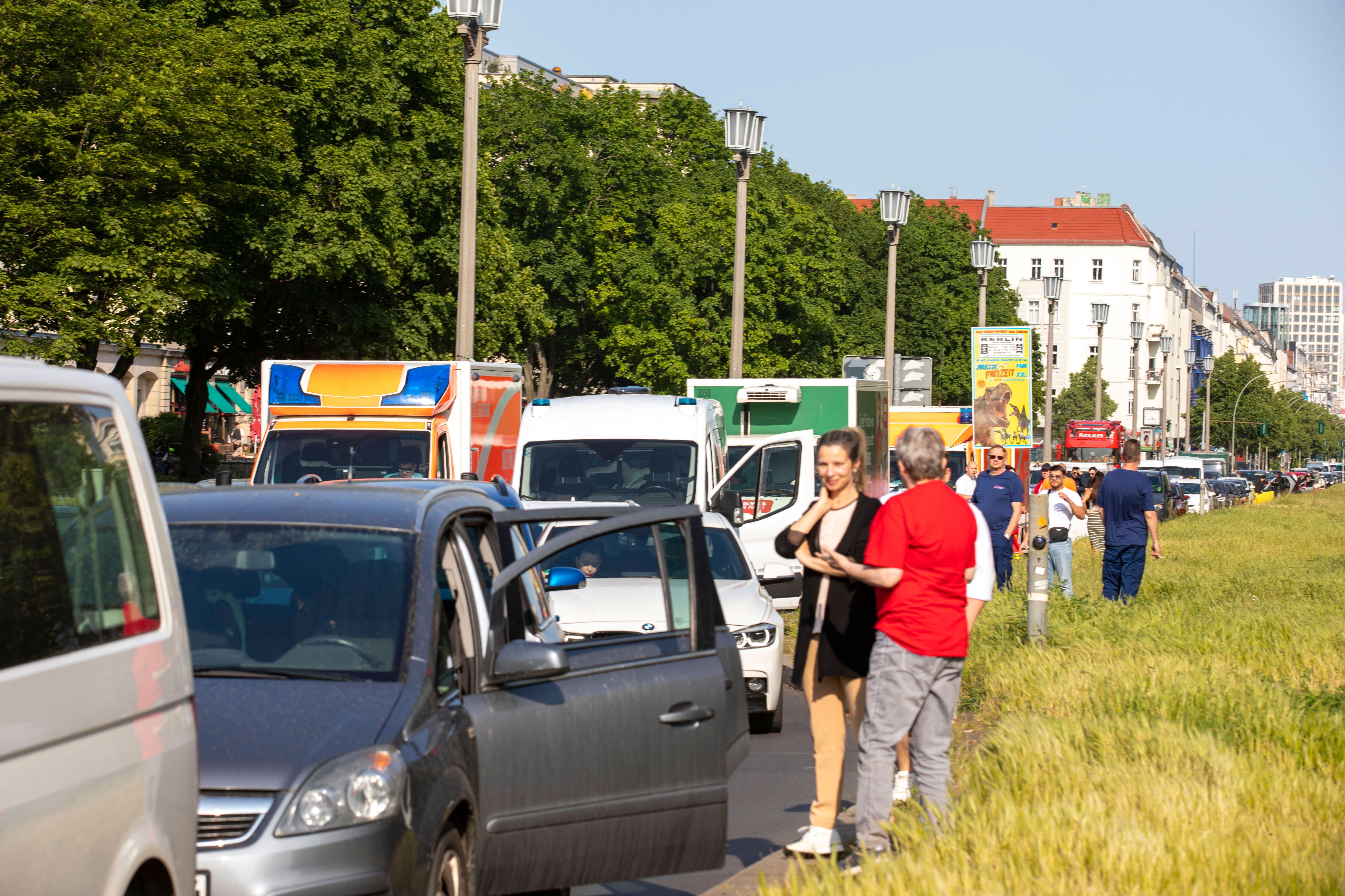 Klimakleber, Bau Und Demos – Berlins Verkehr Lahmt Wieder Los