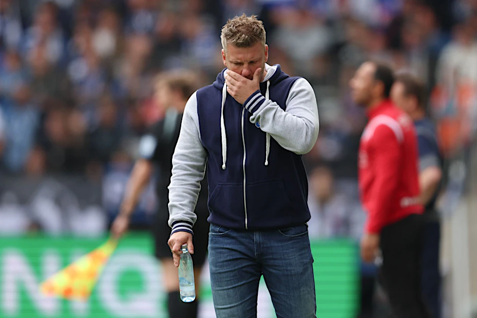 ARCHIV - Trainer Lukas Kwasniok wird beim letzten Saisonspiel nicht auf der Bank des SC Paderborn sitzen.  
