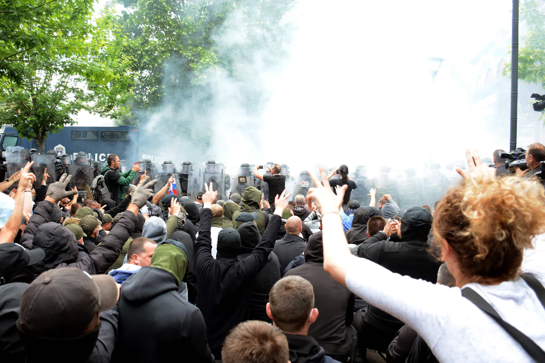 In Zvecan kam es zu Zusammenstößen zwischen Demonstranten und der Polizei.