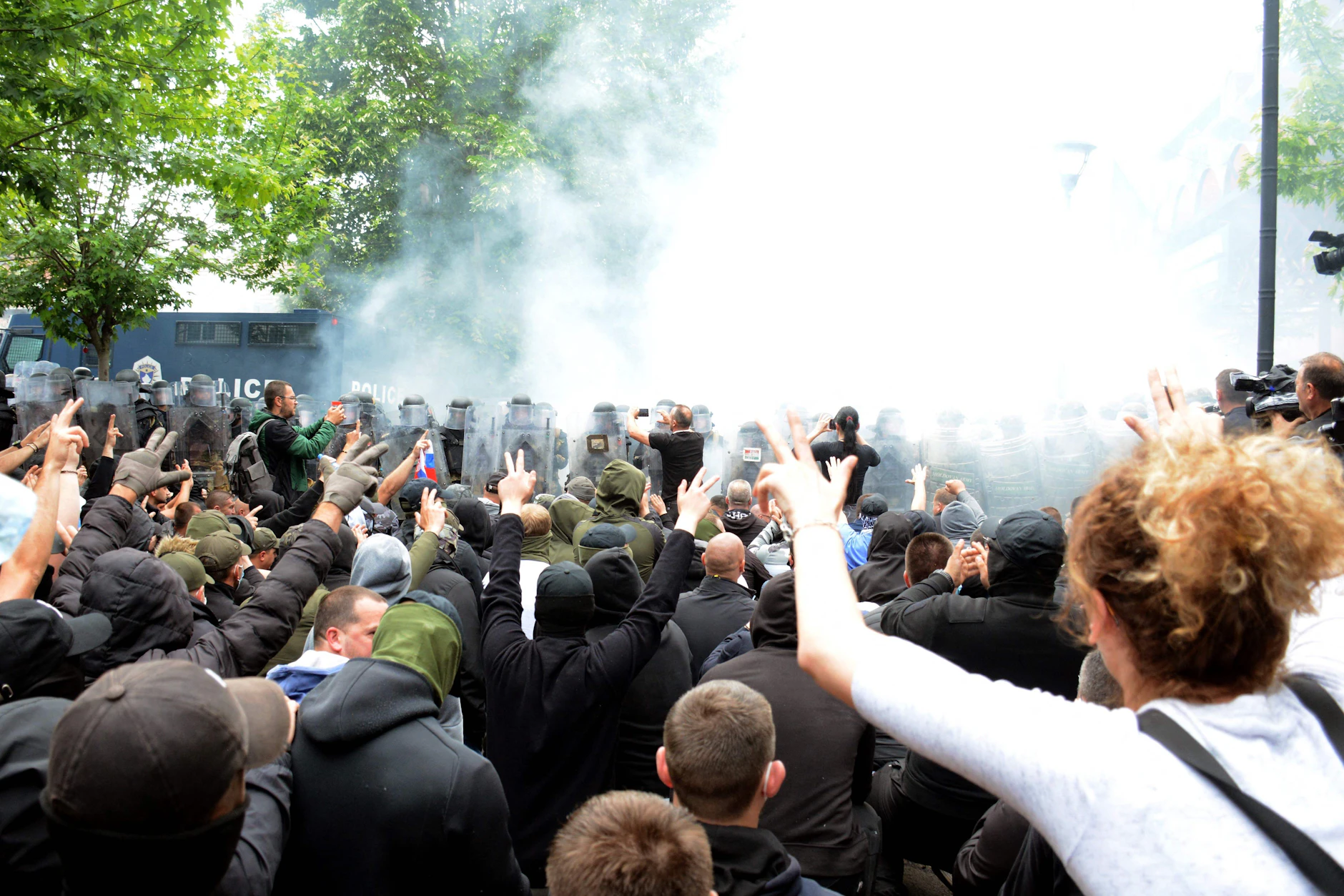 In Zvecan kam es zu Zusammenstößen zwischen Demonstranten und der Polizei.
