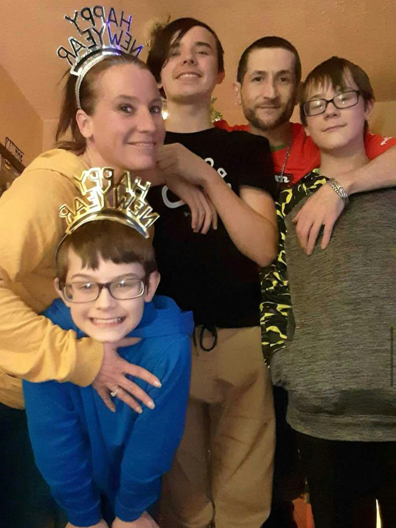 Christopher Wright mit seiner Verlobten und den drei Kindern.