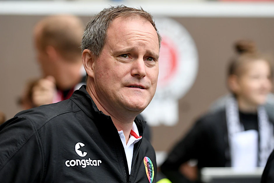 ARCHIV - Der Präsident des FC St. Pauli fordert eine klare Strategie der DFL.  