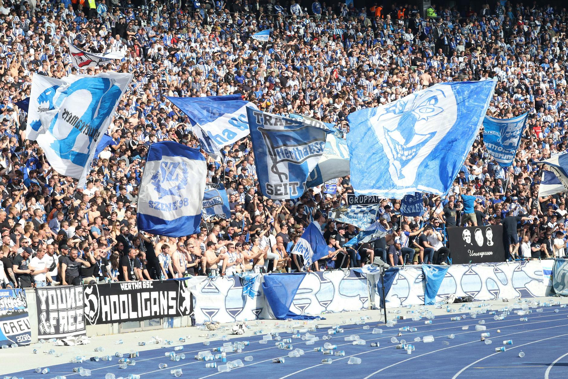 Hertha BSC hat den viertbesten Zuschauerschnitt der Bundesliga. Zu den Heimspielen kamen durchschnittlich 53.543 Besucher.