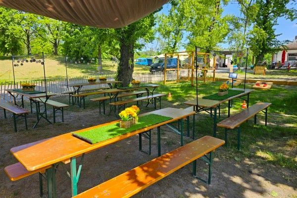 Auf 300 m² ist Platz für Spiel, Spaß und lecker Essen ...