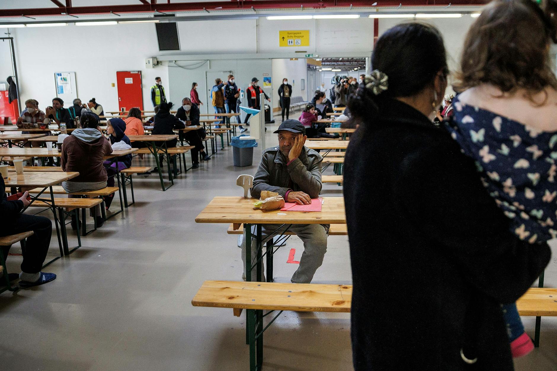 Weiße Wände im Ukraine-Ankunftszentrum in Tegel 