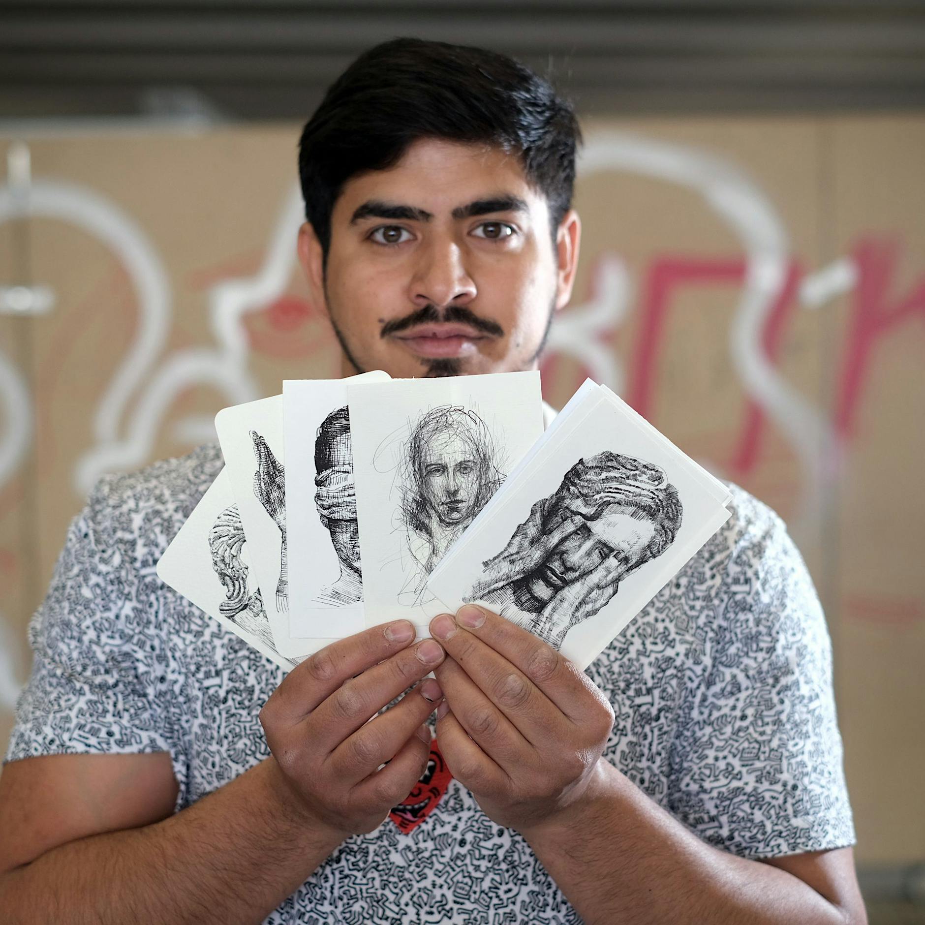 Besser als LSD: Emanuel Barica zeichnet auf dem Alex wie im Rausch