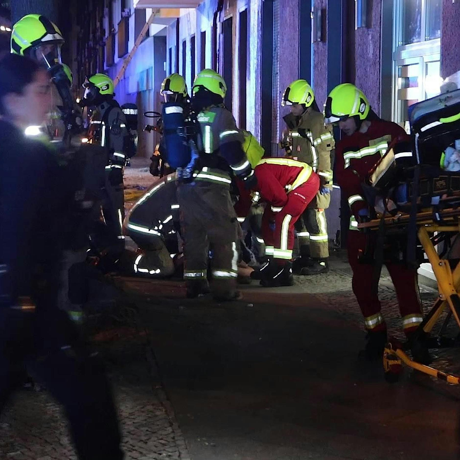 Acht Verletzte bei Brand in Wilmersdorf – Barbesitzer wird zum Lebensretter