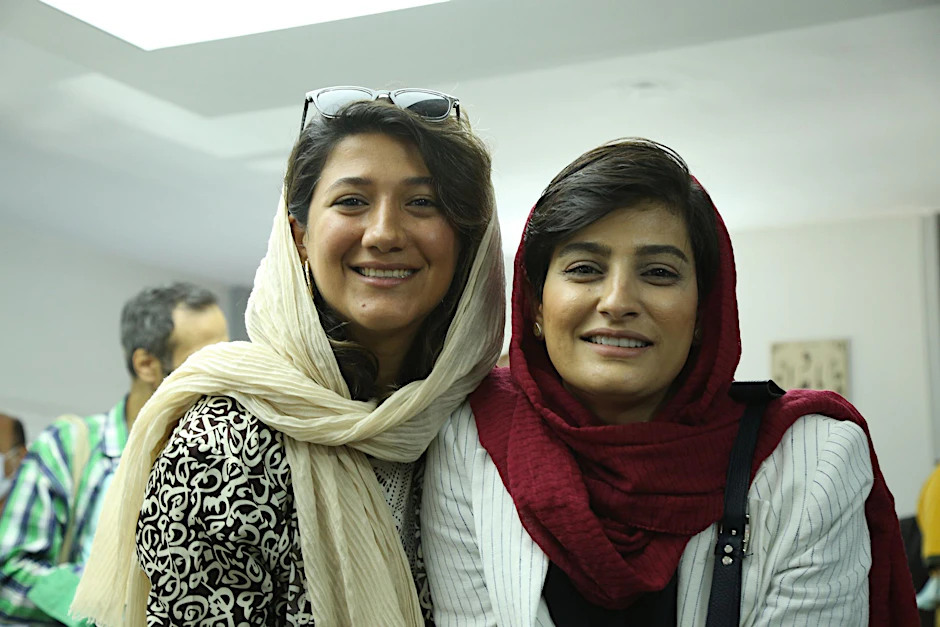ARCHIV - Die Journalistinnen Nilufar Hamedi (l) und Elaheh Mohammadi (r).  
