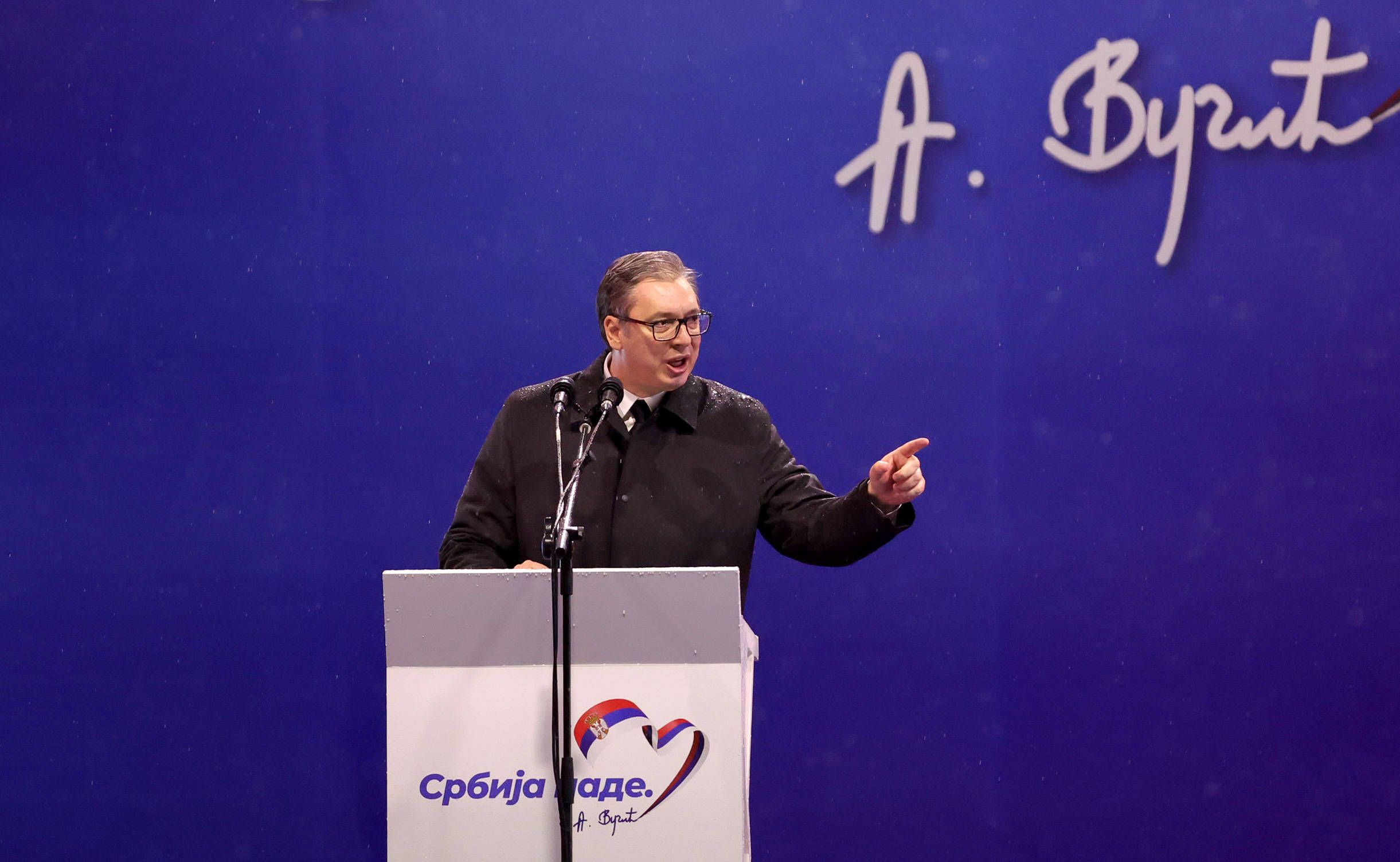 Gewalt im Kosovo und Proteste in Belgrad: Serbiens Präsident Vučić weiß nicht weiter