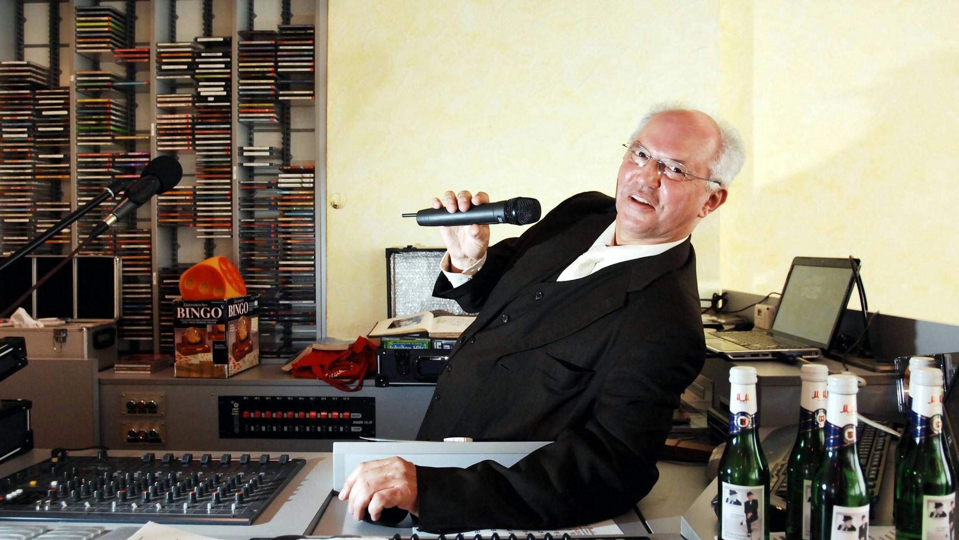 Lange fand die Seniorendisko in der Tanzschule D. Keller in der Rheinstraße statt. Jetzt ist Gründer Michael Borge ins Ballhaus Wedding umgezogen.