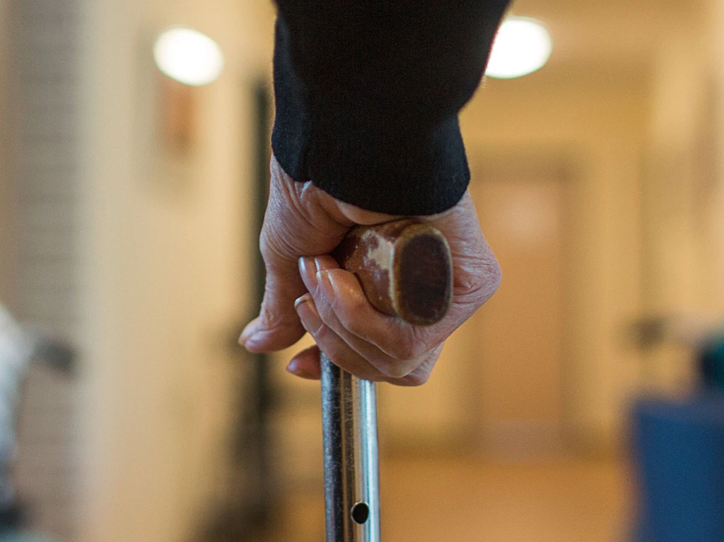 Pflegereform: Wann kommt der Lohnersatz für pflegende Angehörige?