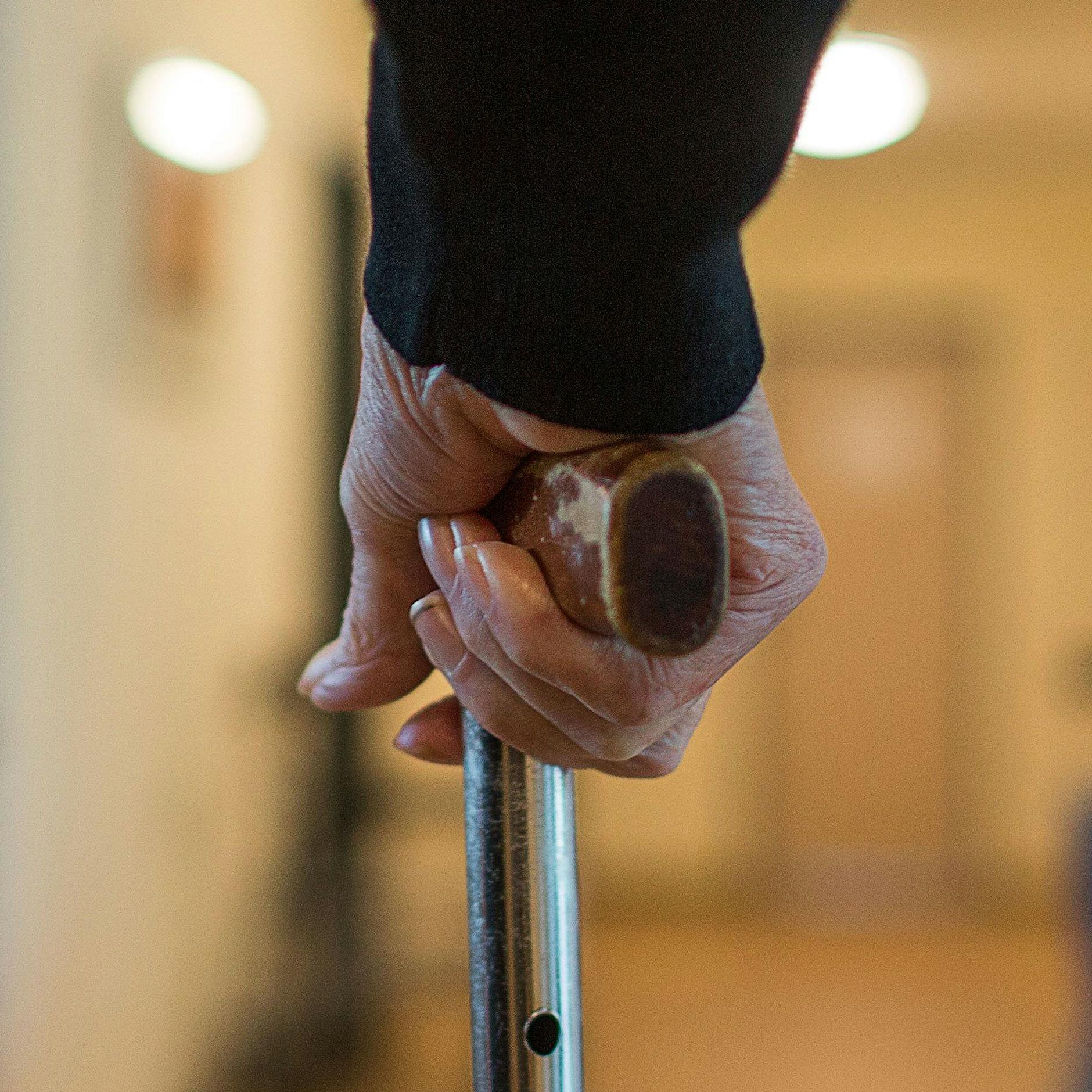 Pflegereform: Wann kommt der Lohnersatz für pflegende Angehörige?