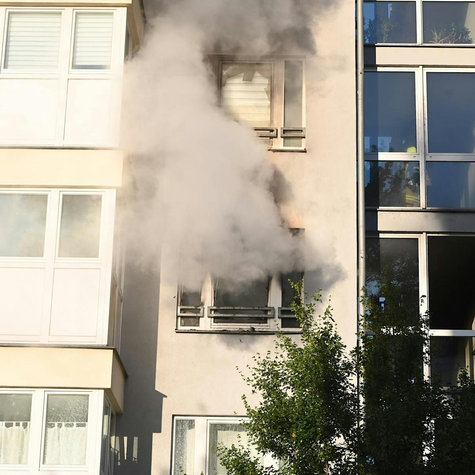 Berlin-Lichtenberg: Wohnung steht in Flammen – drei Verletzte